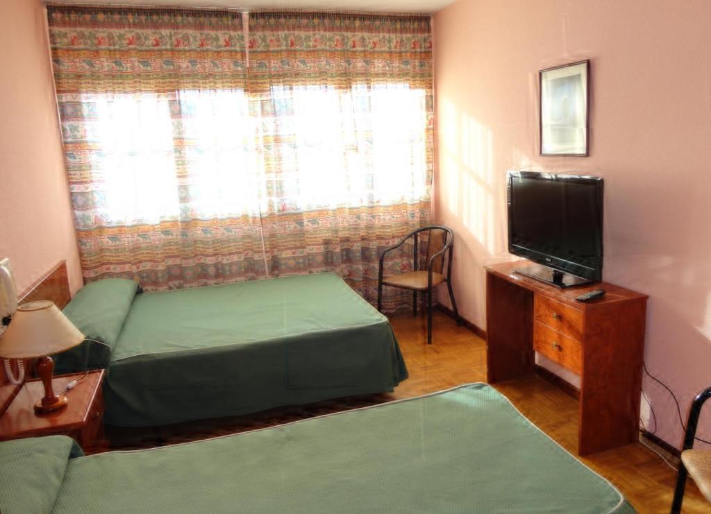Hotel Can-Vic Γουαδαλαχάρα Δωμάτιο φωτογραφία