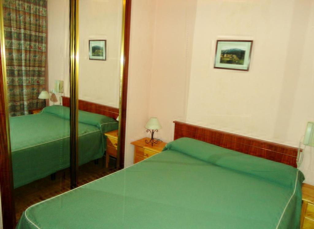 Hotel Can-Vic Γουαδαλαχάρα Δωμάτιο φωτογραφία